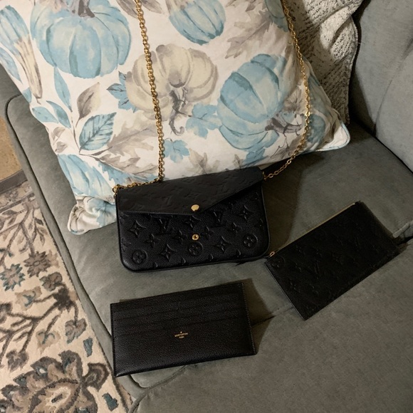 Louis Vuitton - Picture 5 of 6